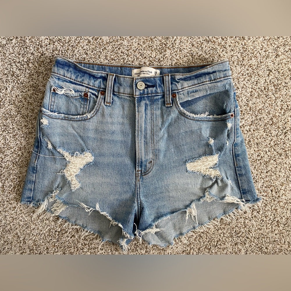 Abercrombie Curve Love High Rise Mom Short (size 28)
